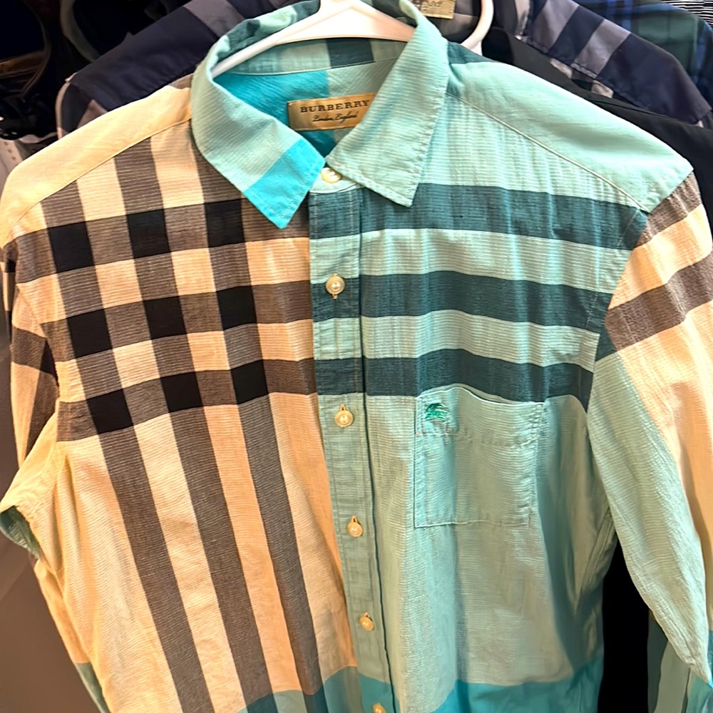 Very nice Burberry shirt excellent condition